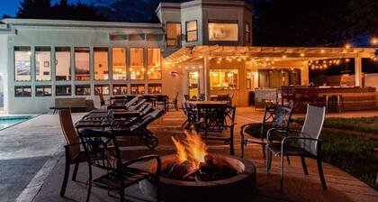 Tilava Urban Retreat w / lämmitetty uima-allas, poreallas ja vuoristomaisemat