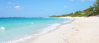 WATERFRONT HAVEN - Oceanfront Escape in Eastern Nassau! NO HURRICANE DAMAGE 