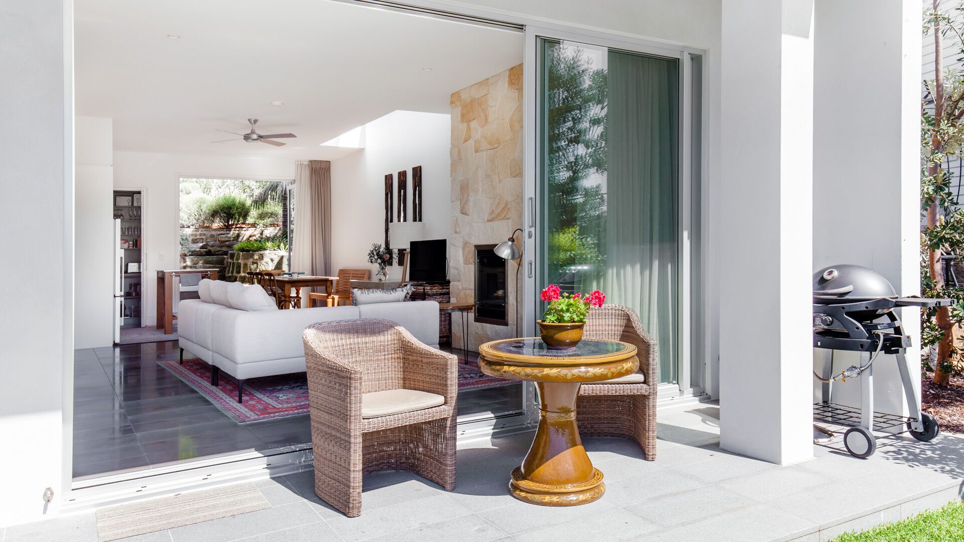 Manly Blue Retreat Apartment — image 2