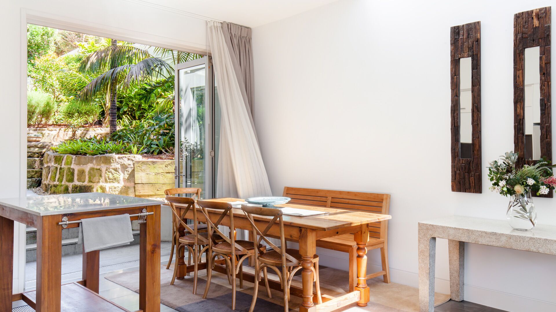 Manly Blue Retreat Apartment — image 9