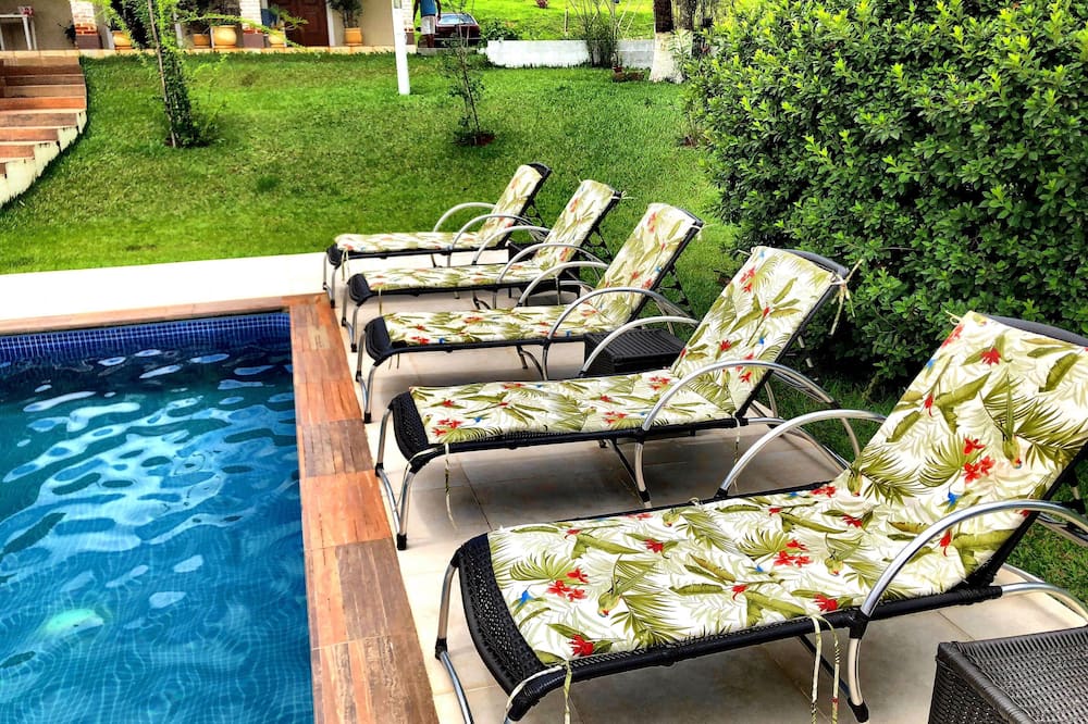 SPECTACULAR SITE; JACUZZI; POOL; LAKE; WEEKENDS AND HOLIDAYS.