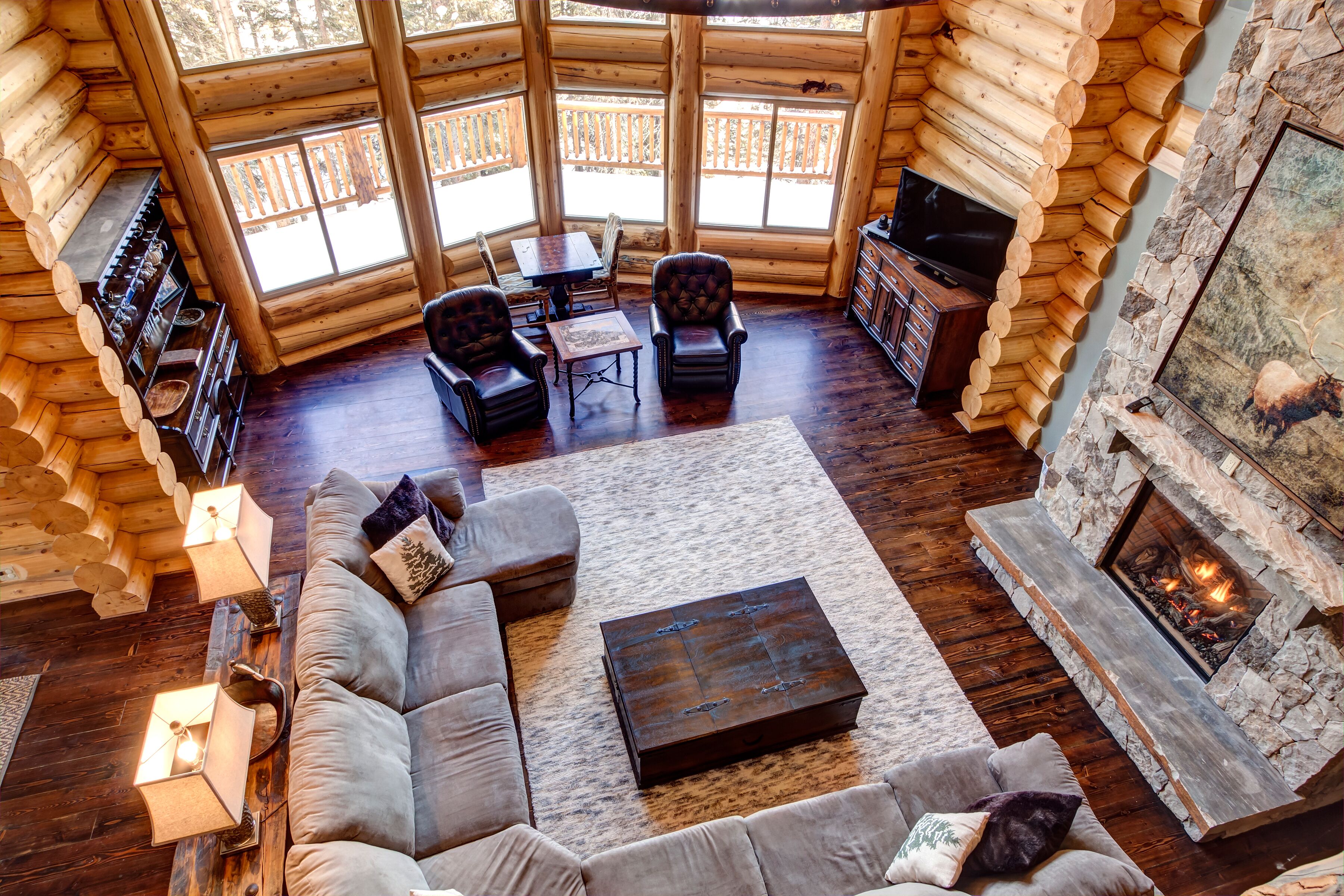 Luxurious Log Cabin Five minutes from Breckenridge Ski Slopes - 4 Master Suites!