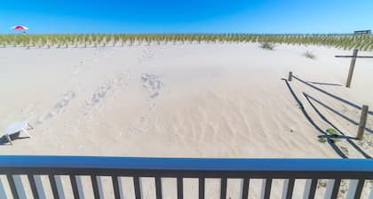 Oceanfront Oasis: Affordable Family-Friendly Duplex Apartment