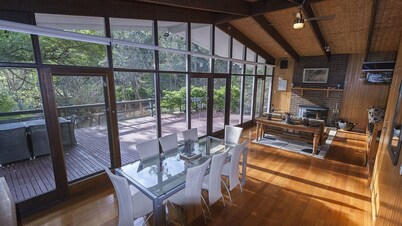 Taylor Bay Waterfront Retreat Lake Eildon