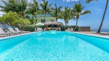 Piscine extérieure, piscine chauffée