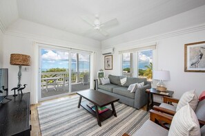 TV - Condo w/Views, Beach, Htd Pool, Golf Cart (Governor's Harbour)