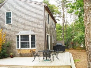 Outdoor dining - 3 Bedroom Home .5 mile to Long Pond (1606) (Wellfleet)