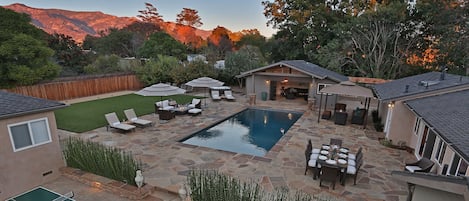 تناول الطعام بالخارج