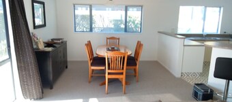 Ahuriri Townhouse modern and spacious ,free wifi.