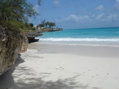 Luxury Holiday 3 Bedroom Villa w/ private pool & air conditioning.  Sleeps 7-9 