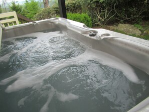Outdoor spa tub - A Blowing Rock Property-Ideal for summer get-aways, fall colors, &winter skiing (Blowing Rock)