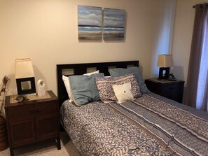 4 slaapkamers, een strijkplank/strijkijzer, reisbedje, gratis wifi