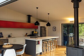 Fridge, microwave, oven, stovetop - Wollemi Retreat  (Rylstone)