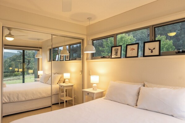 3 bedrooms, iron/ironing board, travel cot, free WiFi - Wollemi Retreat  (Rylstone)