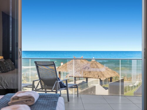 Absolute Beachfront Home avec piscine et spa, idéal pour les familles