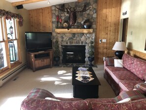 Smart TV, fireplace, DVD player, stereo