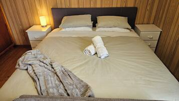 3 bedrooms, iron/ironing board, free WiFi, bed sheets