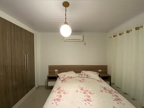 3 bedrooms, WiFi - House in Bombinhas center 100 meters from the beach  (Centro)