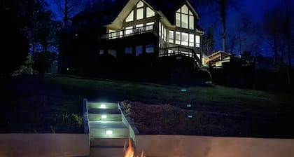 Czarnecky Home - Waterfront Home in Deerfield Resort, Dock, Hot Tub, Firepit