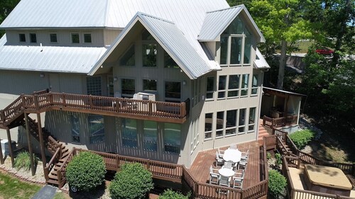 Czarnecky Home - Waterfront Home in Deerfield Resort, Dock, Hot Tub, Firepit