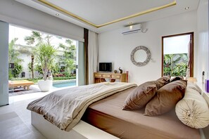 1 bedroom, in-room safe, desk, travel cot