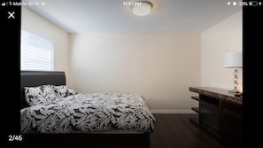 1 habitación, tabla de planchar con plancha, wifi gratis y ropa de cama