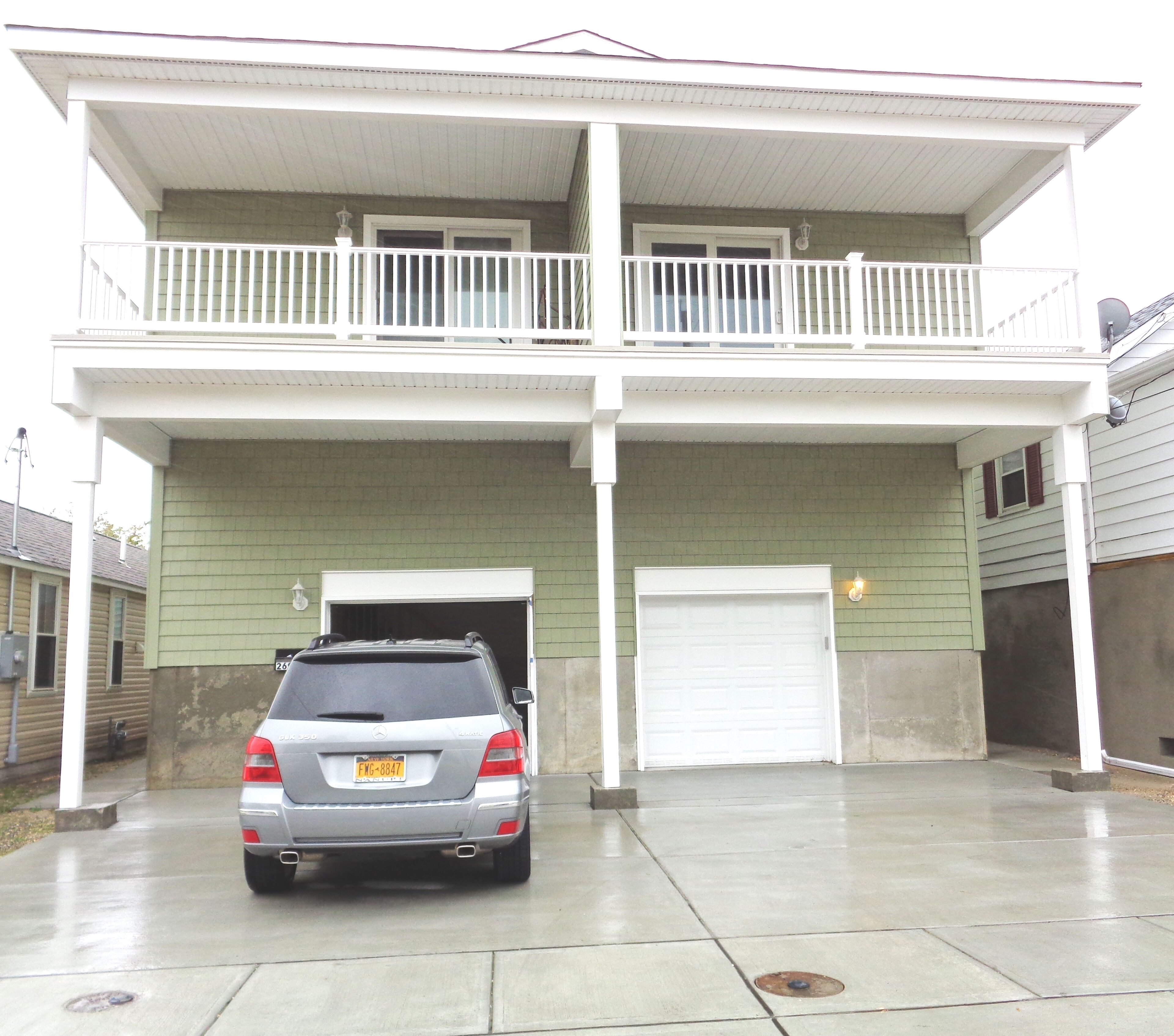 4 bdr 3 bath condo short walk to Beach, Boardwalk, Bay, and Water Park. 
