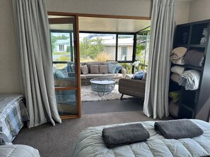 5 Schlafzimmer, Bügeleisen/Bügelbrett, WLAN