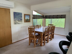 Dining - Large Sunny Holiday Home (Wanaka)