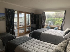 5 bedrooms, iron/ironing board, WiFi