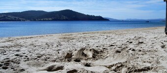 No41 Dennes Point -Beach holiday home