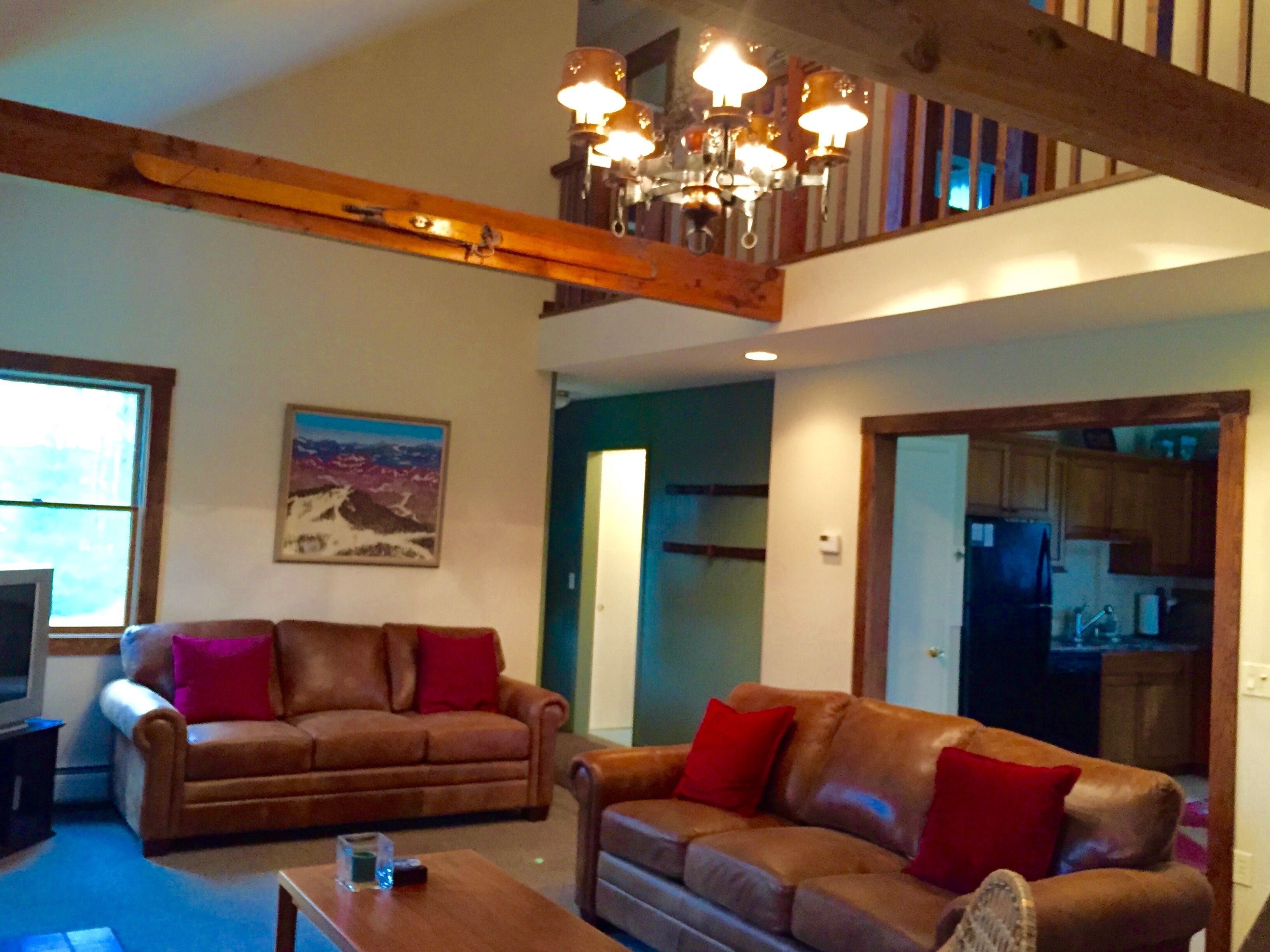   Private Location, Fireplace, WiFi,  AC, Minutes to Stowe Village