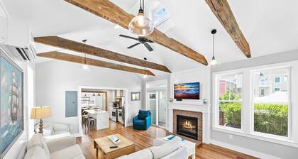 Oceanside 5 makuuhuoneen / 3 kylpyhuoneen yhden perheen koti uima-altaalla