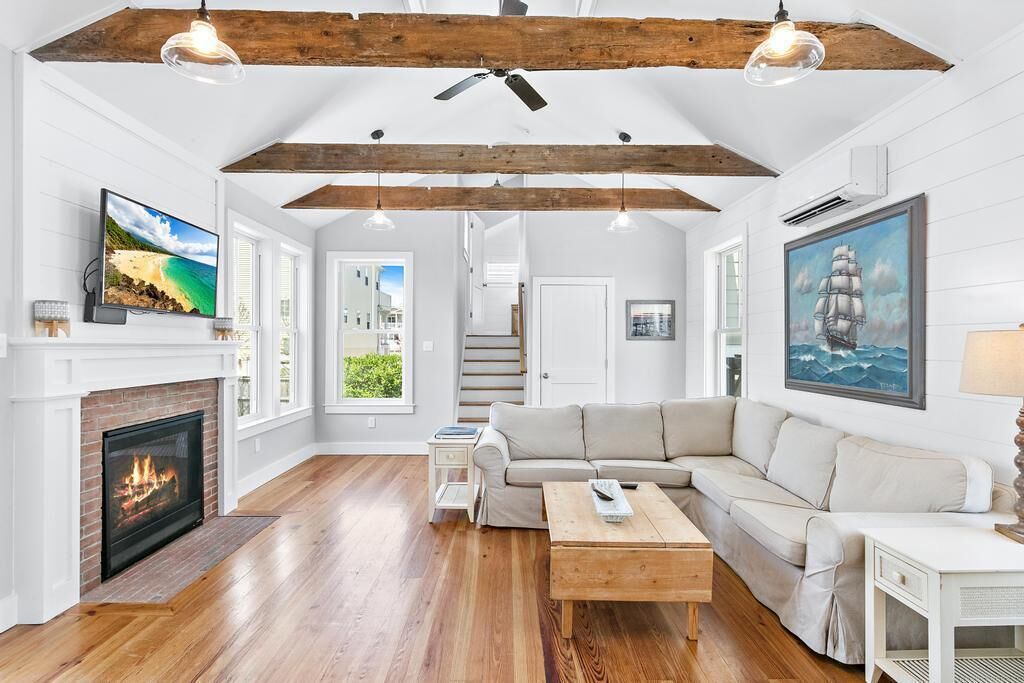 Oceanside 6 Bedroom and 4 Bath Single Family Home with pool 