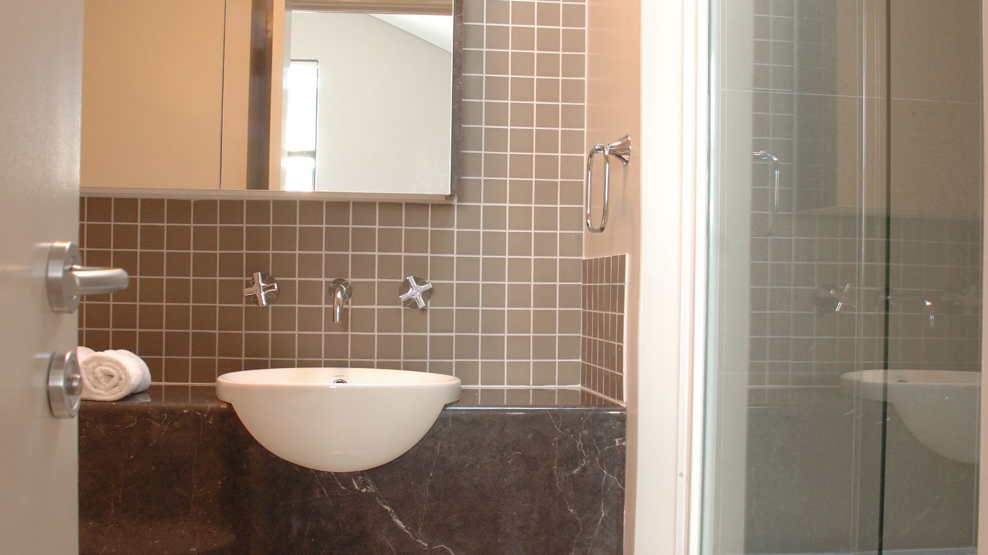 Uptown Apartment - Stylish Apartment in Town — image 10