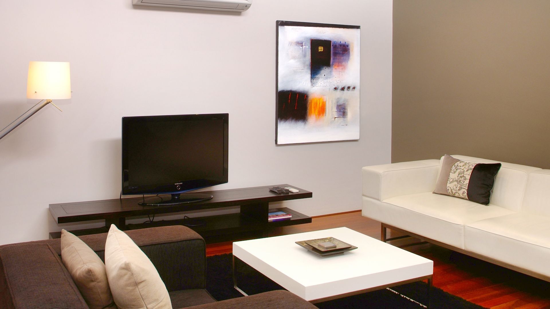 Uptown Apartment - Stylish Apartment in Town — image 3