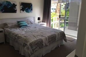 5 chambres, fer et planche à repasser, lit parapluie, Wi-Fi gratuit