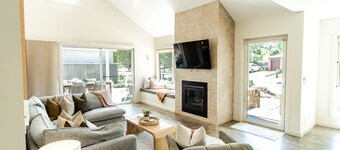 AMBER MIST VILLA - TWO: Bright