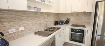 AMBER MIST VILLA - TWO: Bright