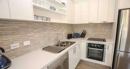 AMBER MIST VILLA - TWO: Bright