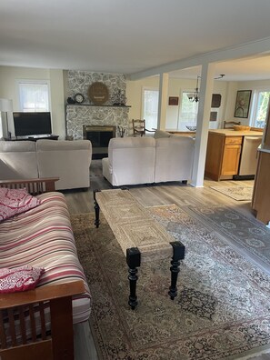 Smart TV, fireplace, DVD player