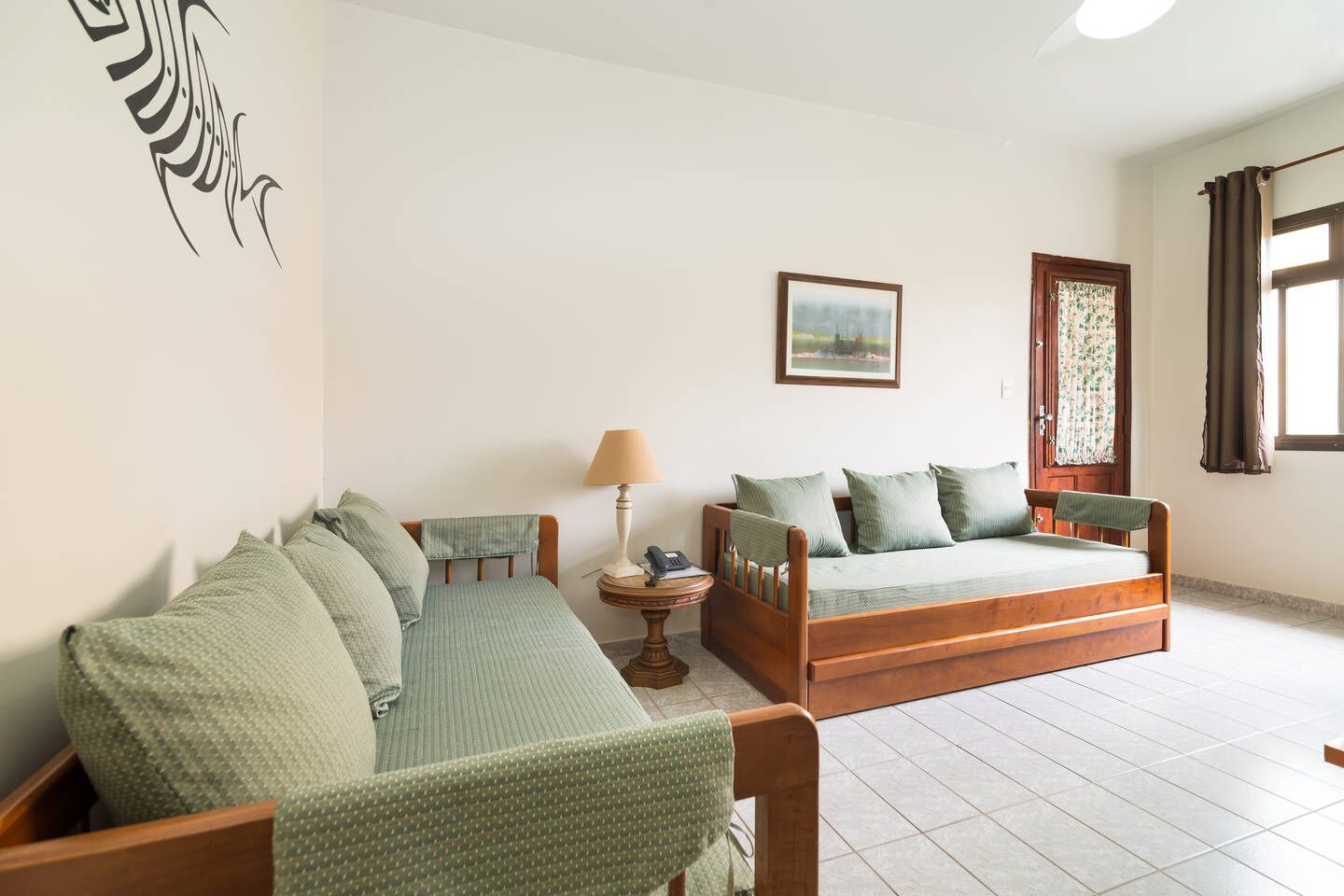 Cove, 4 minute walk to the beach! 2 bathrooms; Garage; 3 Ares-cond.; WiFi.