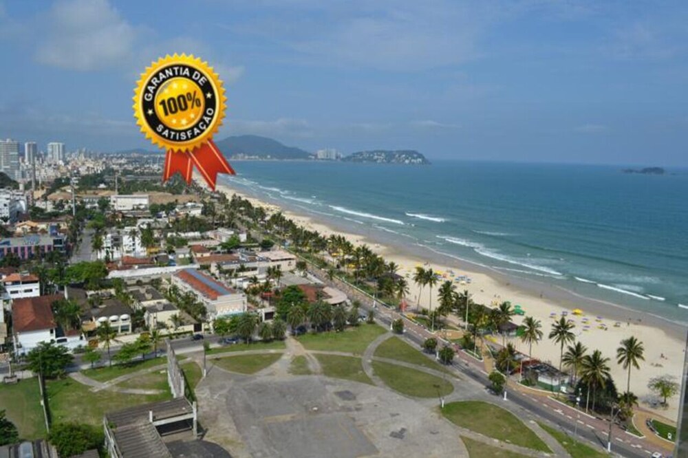 Cove, 4 minute walk to the beach! 2 bathrooms; Garage; 3 Ares-cond.; WiFi.
