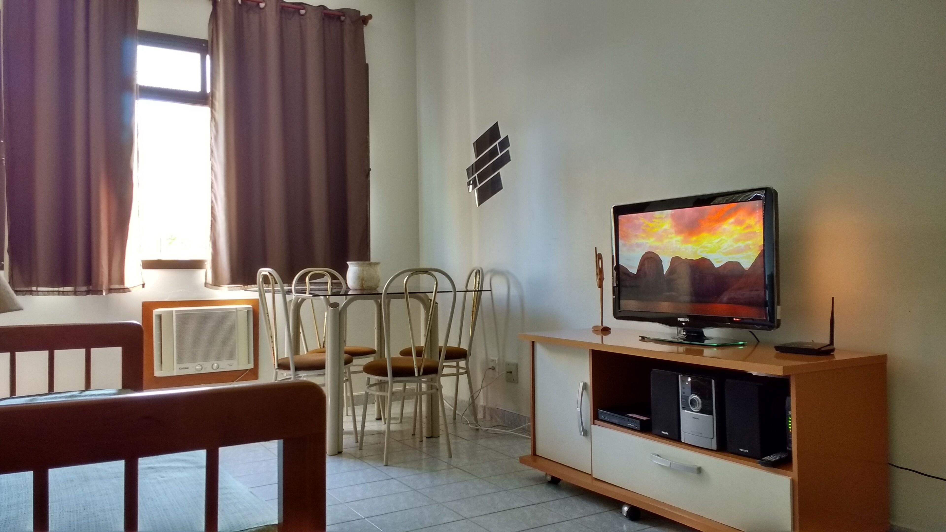 Cove, 4 minute walk to the beach! 2 bathrooms; Garage; 3 Ares-cond.; WiFi.