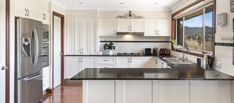 'Edenview' - 6 BR Hunter Valley Farm Stay on 5 Acres / Group Getaway