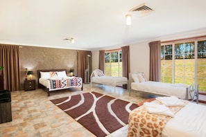 6 Schlafzimmer, Bügeleisen/Bügelbrett, kostenloses WLAN, Bettwäsche