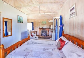 1 habitación, tabla de planchar con plancha, wifi gratis y ropa de cama