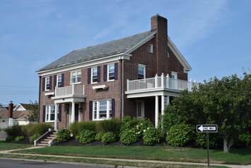 House on corner lot - w ocean views from all front rooms