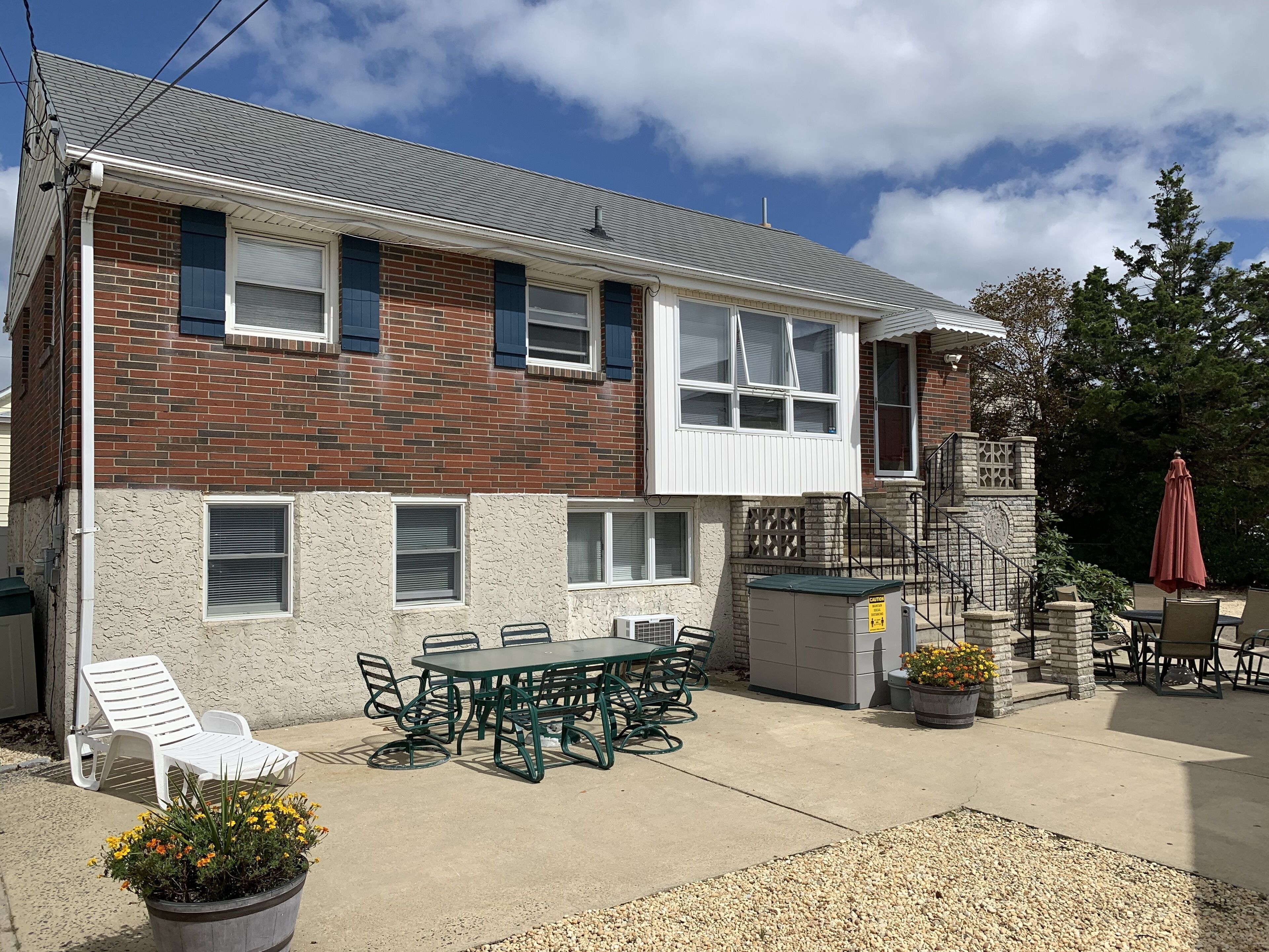 Seaside - 6+Bedroom house with beach badges & off street parking - walk to beach