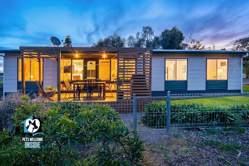 Nordic Retro Beachouse at Port Elliot